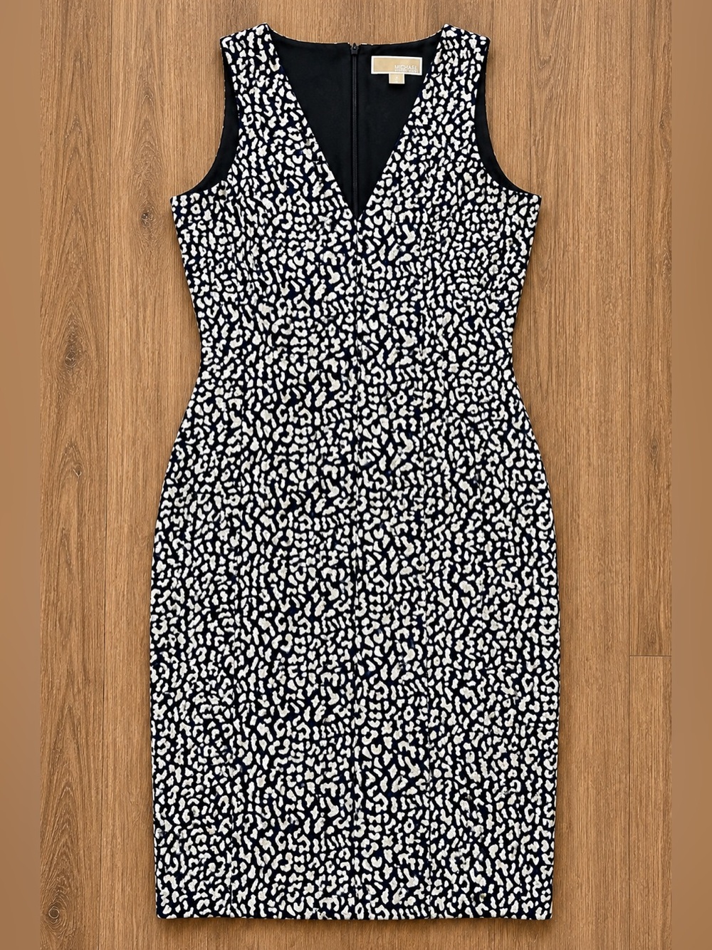 Michael Kors Black & White Sleeveless V-Neck Midi Sheath Dress Dixe size 4